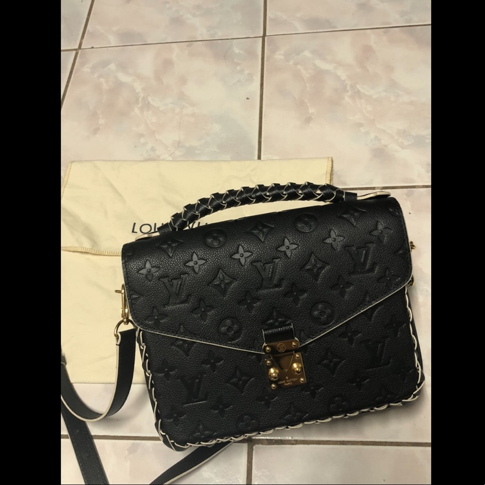 Louis Vuitton Pochette Metis handbag